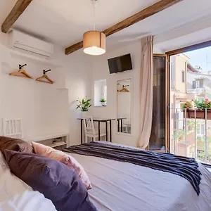 https://domus-de-fiori.it-romehotels.com