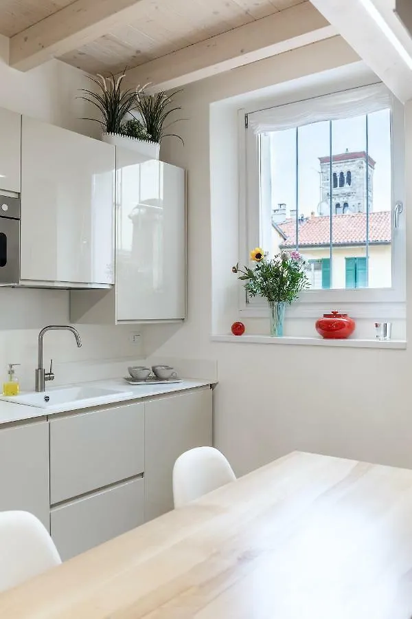 Apartment Appartamento Rossini By Holiday Solutions Como